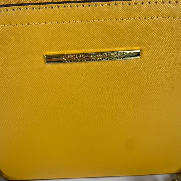 Steve Madden Maggie dome crossbody bag mustard - Picture 2 of 7